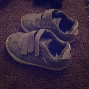 Size 5 toddler tennis shoes